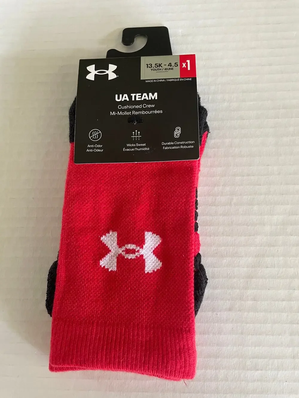 KIDS UNDER ARMOUR UA TEAM RED ATHLETIC CREW SOCKS SIZE YOUTH LG NEW